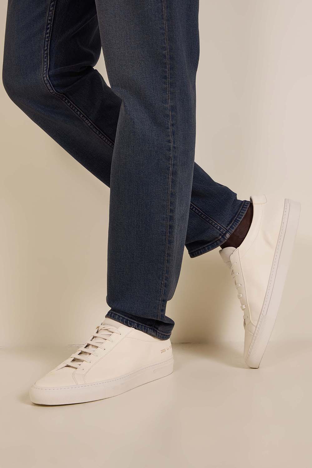 תמונת כל הלוק של נעלי סניקרס